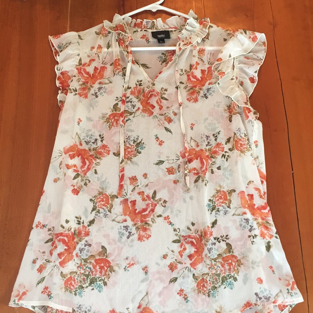 Spring blouse sleeveless